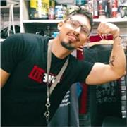 Entrenador personalizado con un año y medio de experiencia en un gimnasio como entrenador de planta